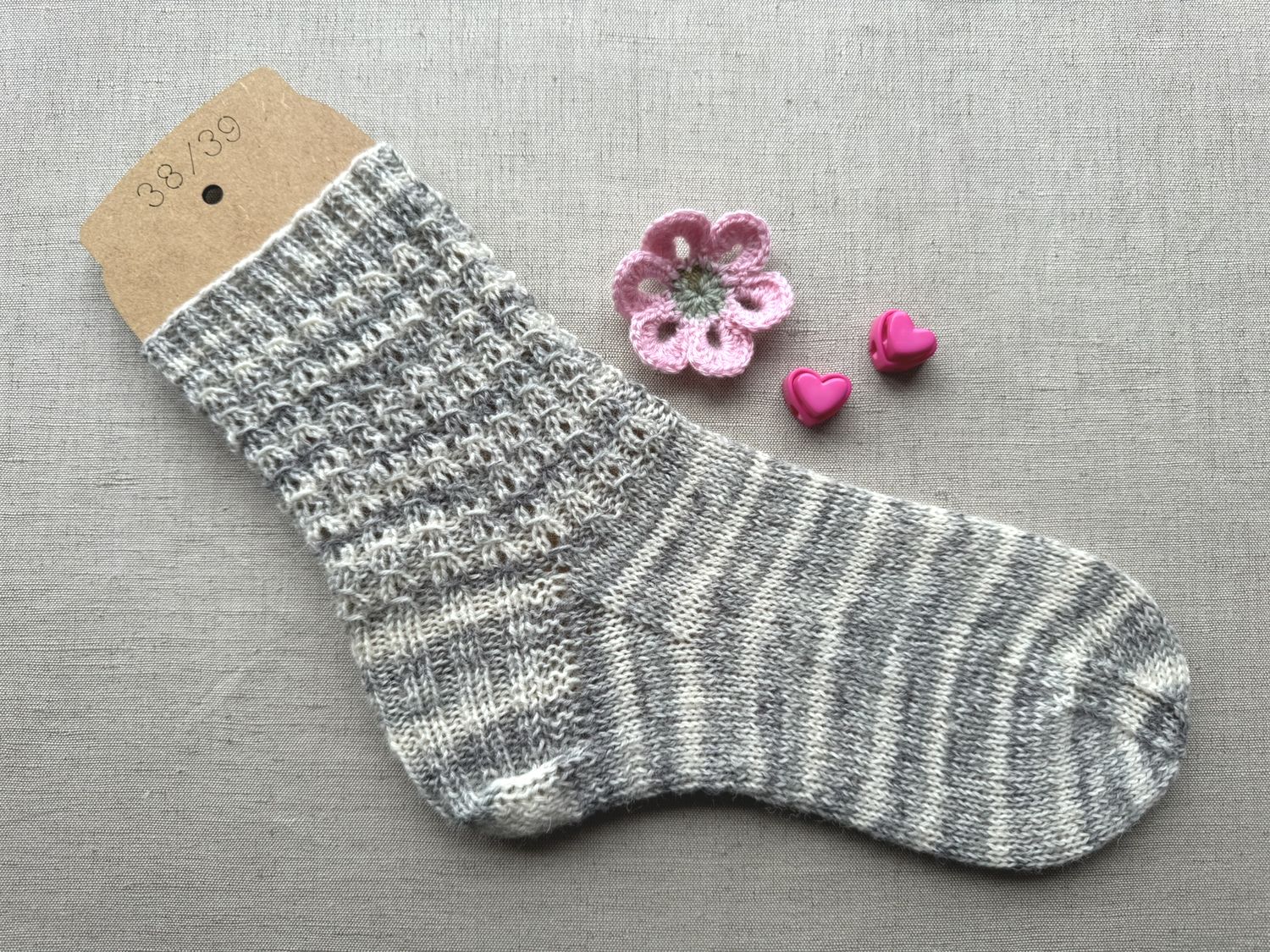Handgestrickte Socken Wolkengrau, Größe 38/39